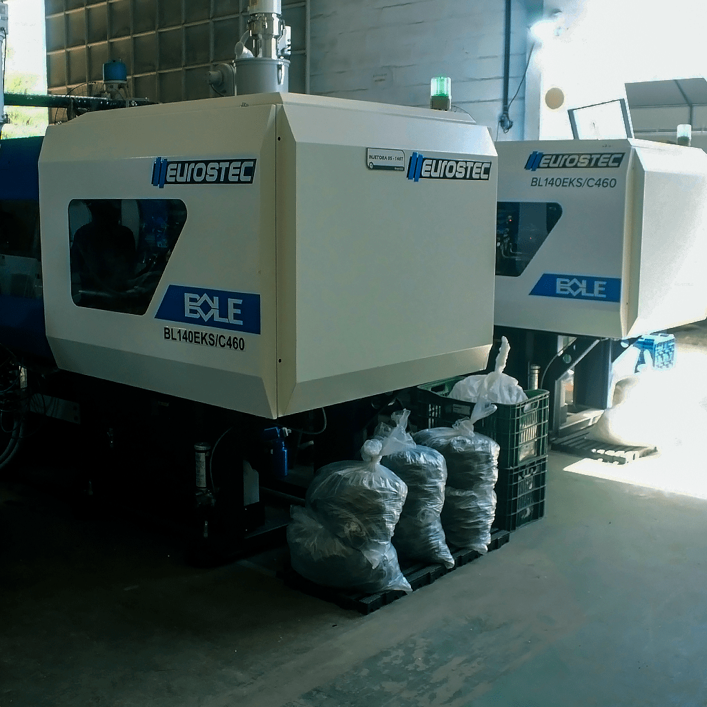 Injetora BB Plastics 1